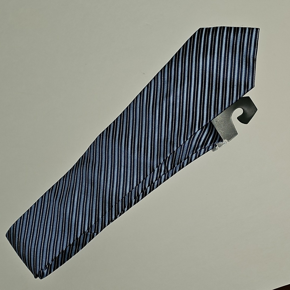 Liz Claiborne Men's 100% Silk Tie - Picture 4 of 6